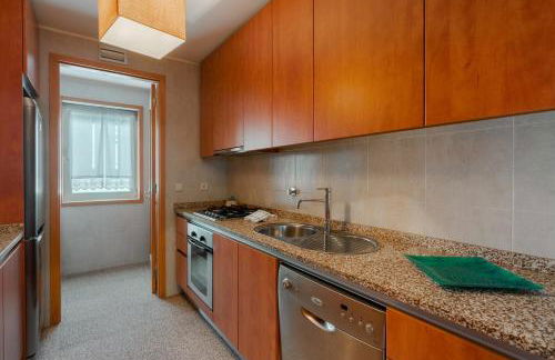 Fully Equipped 3 bed - Parking - Foto 2