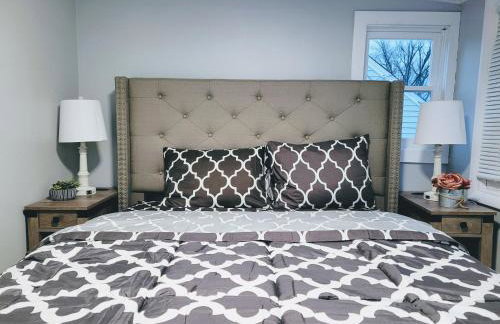 Nice house with private parking, king bed fenced yard - Foto 34