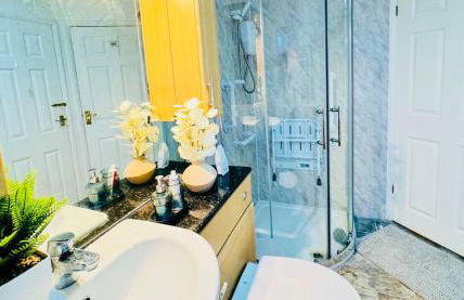 Beautiful and Spacious 4 Bed Room House In Coleshill-NEC - Foto 2