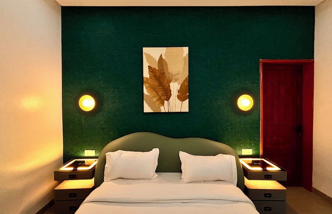 Lighthouse Signature Suites - Photo 30