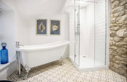 NEW! Luxurious Cottage in Durham by Stay With Us, Ideal for Large Groups & Families, Hot Tub, Sleeps 10! - Foto 7