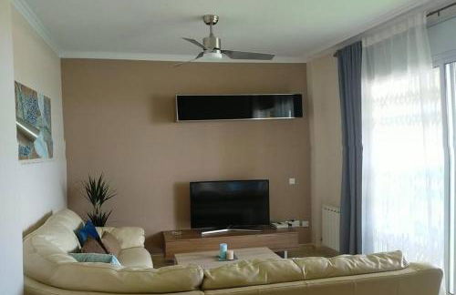 Apartamento para 5 personas frente al mar con piscina y parking - Foto 1