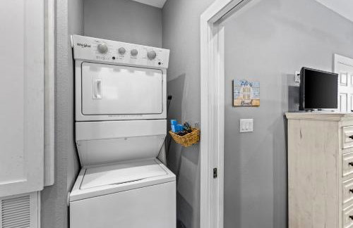 Relax And Sea NEW Luxury Canal-View Escape Gated Community Firepit and Decks - Foto 24