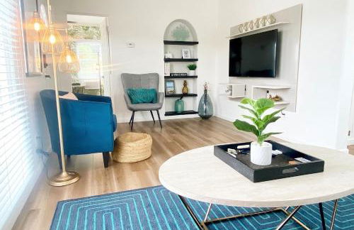 Crown Point Home w/ Cowboy Pool 2 Blocks to Bay - Foto 11