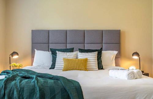 Quiet, Four bedrooms, 2 King Beds - Photo 12