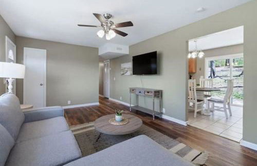 Travis' Place - Convenient and Affordable Location - Foto 32