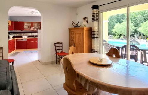 Beautiful Home In Mejannes-Le-Clap - Photo 4