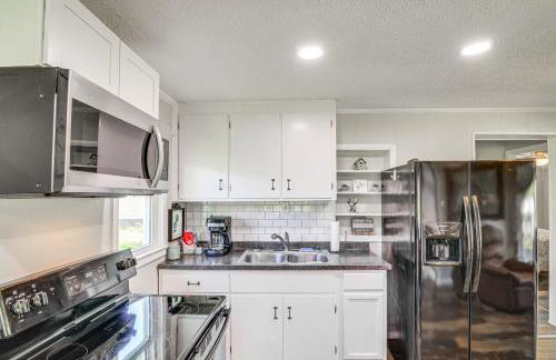 Wooded Cottage with Fire Pit and Boat Parking - Foto 10