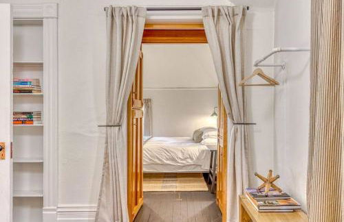 Landmark 23 - Photo 74