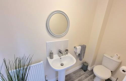 Stylish Spacious 4 Bed Townhouse near station with Parking & High Speed WiFi - Foto 15