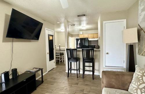 Modern 2BR Stay with Large Parking Pet Friendly - Foto 26