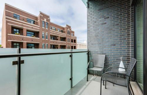 Designer 3BR with Balcony & Elevator on Clark! apts - Photo 23