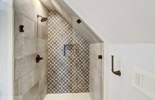 Spacious Farmhouse Near Hikes and Waterfalls - Foto 29