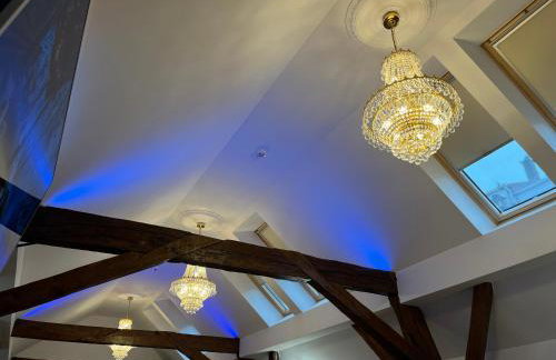 La Luna Royal Deluxe Luxury House with Pool & Jacuzzi, Bikes and Secured Parking - Photo 23