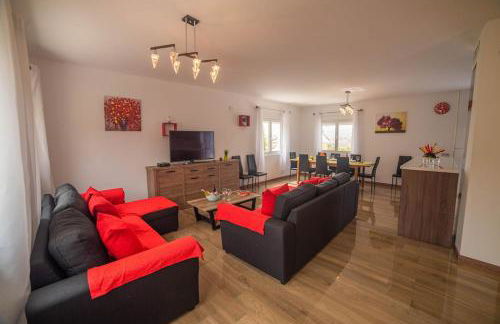 Magnificent villa: 2 private pools, BBQ, garden & parking. 13 per. In Padul - Foto 6