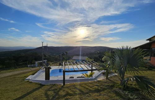Chalés Vila Real - Tranquilidade na Serra de Carrancas - Piscina com uma vista espetacular do Pôr do Sol - Foto 30