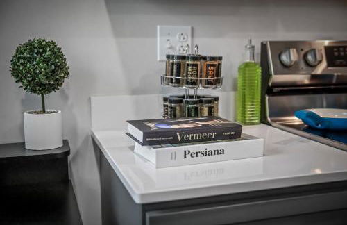 Apt+ 2 Queens+Bunkbed+Free Parking 55"TV - Photo 66