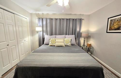 Serene Lakefront Retreat - Foto 22