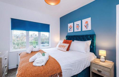 Spacious 3 Bed Home in Great Location by 53 Degrees Property - Ideal for Business with Parking - Foto 15