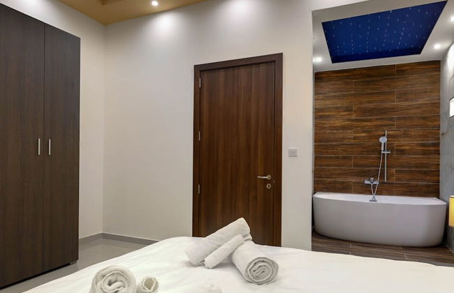 Gem Beachfront Apt With Amazing Bay and Sea Views - Foto 19