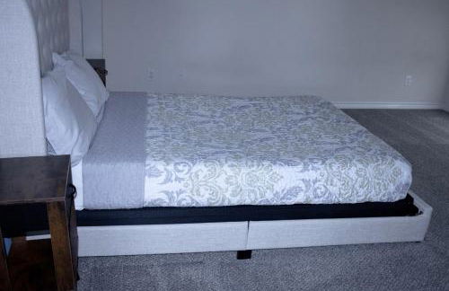 Spacious 4200 sqft - 6 bdrms 4 bath - Gym - Pets OK Near PGA - Universal KIDS - Star Frisco - Photo 3