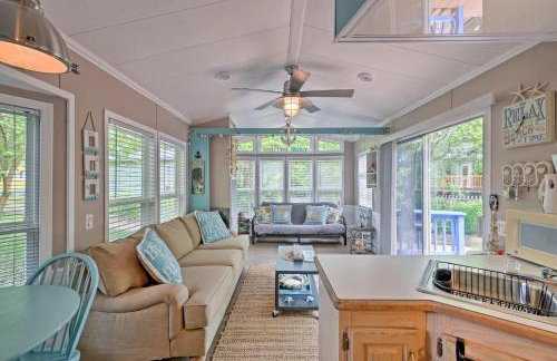 Middle Bass Island Escape Resort Pool and Bar! - Foto 1