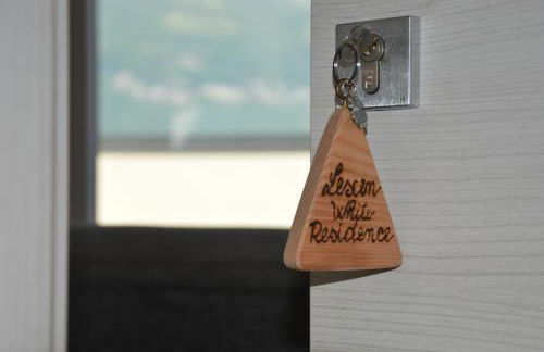 White suite - Jacuzzi, Swimming pool & Lake view - Foto 17