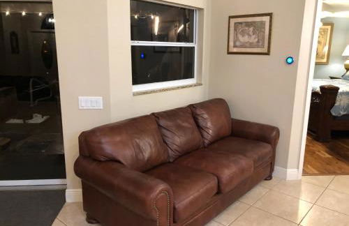 Tiki Paradise House & pool - 10 min to Beach! - Foto 17