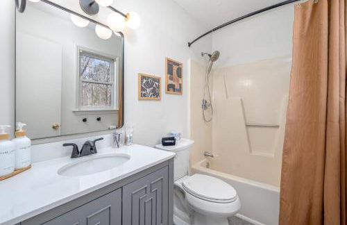 Color Pop Cottage Stylish 2BR with 2 Parking Spots - Foto 37