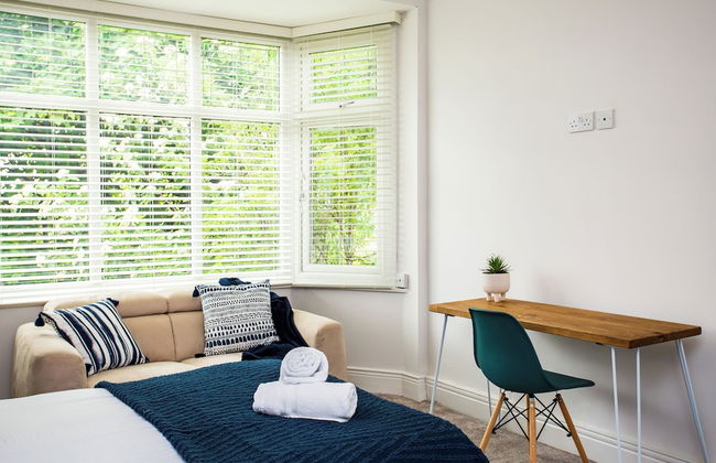 Spacious 5 Bed House Newcastle Gateshead - Photo 3