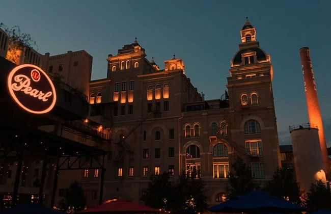 Stunning 3BR 2BA Haven in Downtown s Heart - Foto 27