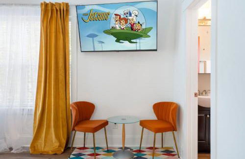 4BR Themed Stay Suite Near NC State Downtown Sleeps 10 - Foto 24