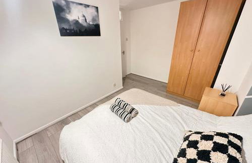 Spacious Luton Airport Accommodation - Perfect for Contractors, Families, Tourists & Long Stays - Foto 4