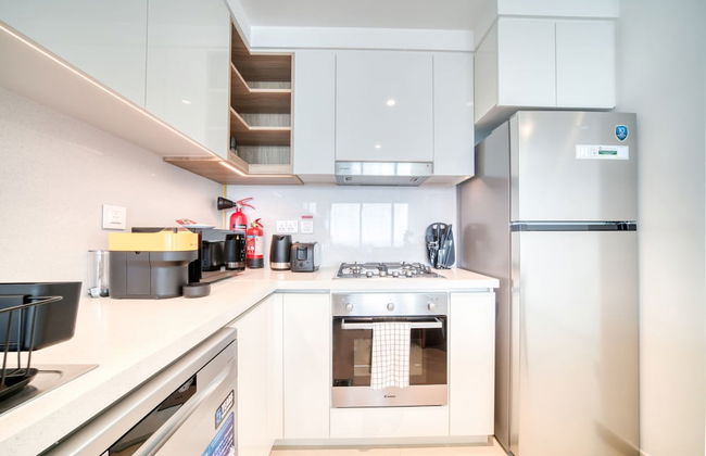 Classy Downtown 2BR w City View Balcony - Photo 29