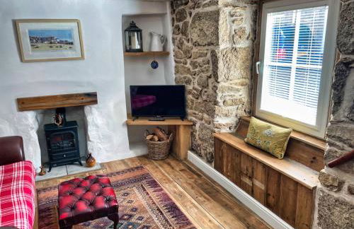 Knocker Cottage is a 3 bedroom made up of 1 double bedroom and 2 small double bedrooms in small village 10 min to beaches - Foto 1