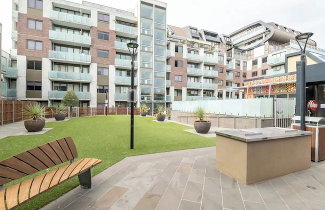 Charming 1BR in Fitzroy w/ Parking, Pool, + Gym! - Foto 20