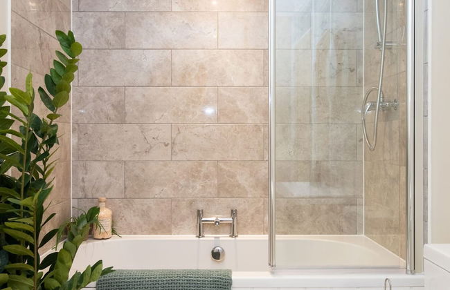 Bosham 3 BR Beach House With Garden Playhouse - Photo 30