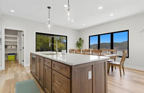 Modern Lakefront Escape | The Twelve - Foto 18