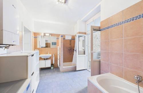 Zentrales Apartment im Westend I Küche I Balkon I für bis zu 4 Personen - Foto 3