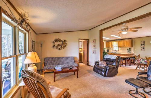 Finger Lakes Retreat with Sunroom, Fire Pit and BBQ! - Foto 7