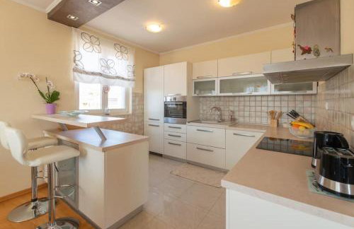SEA VIEW- spacious apartment with shared pool - Foto 9
