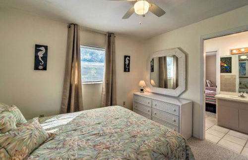 Canalfront Home with Private Dock - 5 Mi to Beaches! - Foto 16