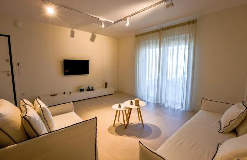 La Mer Bleue Beachfront Boutique Apartments - Photo 11