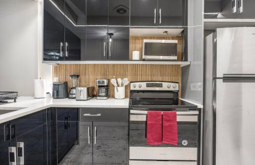 Mid-Century Stay 5BR and 5 Baths w PS5 & Laundry - Foto 6