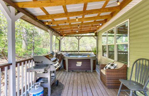 8 Mi to Helen: Sautee Nacoochee Home w/ Hot Tub - Foto 26