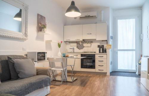 Charming Milanese Apartments - Photo 36