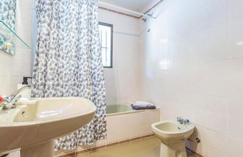 Gorgeous Home In Alhaurin De La Torre - Photo 34