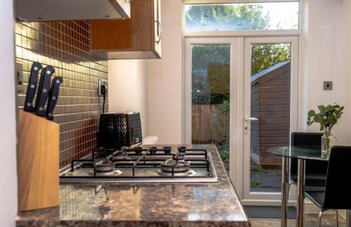 Comfortable 3BR Home, Steps from York Town Centre, Sleeps 6, Free Parking - Foto 17