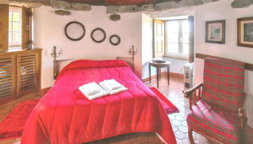 Charming House with Shared Pool in Porto de Mós. - Photo 5