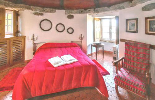 Charming House with Shared Pool in Porto de Mós. - Foto 5